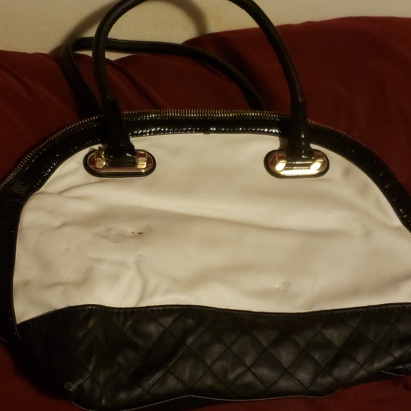 Sale  3 for $40 Authentic Guess purse. - Picture 2 of 9